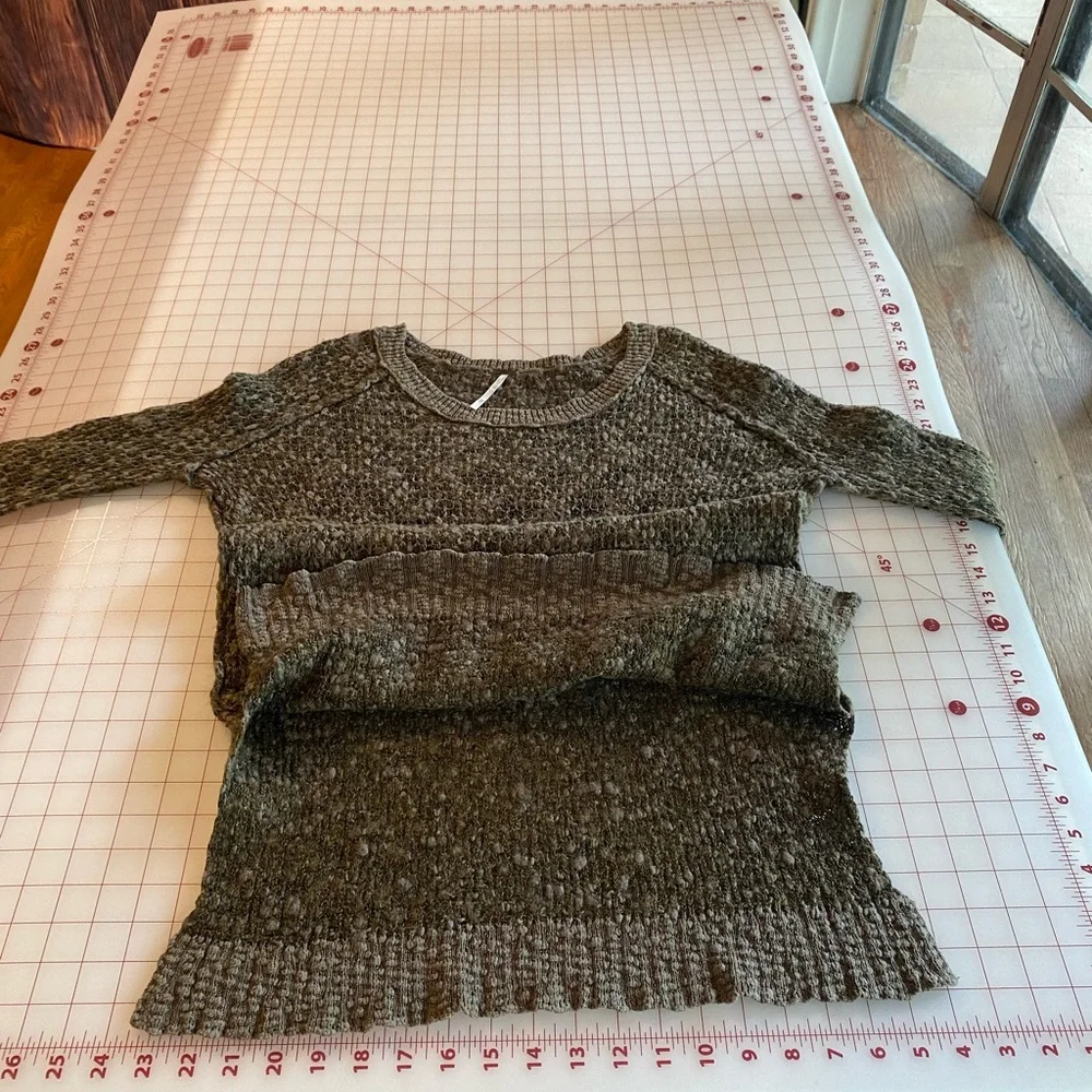 Free People size XS forest green boho knit wool mix sweater